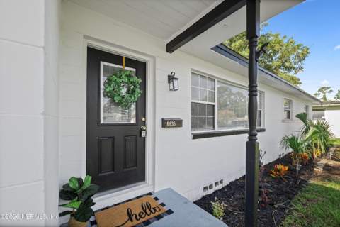 6636 Nathan Drive, Jacksonville FL - photo 7 of 32