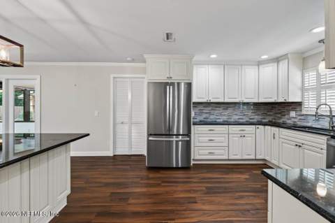 3386 Pickwick Drive, Jacksonville FL - photo 16 of 47