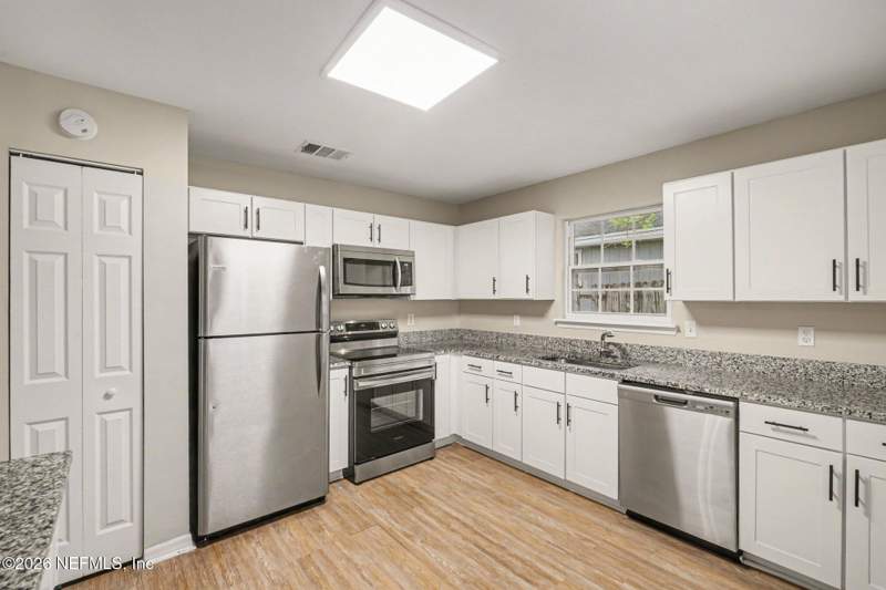 3 bedroom Single Family Residence at 8459 Pikes Peak Drive, Collins Ridge, Jacksonville — photo 5