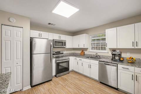 8459 Pikes Peak Drive, Jacksonville FL - photo 23 of 31