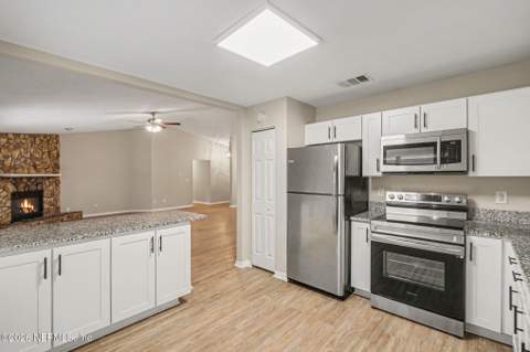8459 Pikes Peak Drive, Jacksonville FL - photo 24 of 31