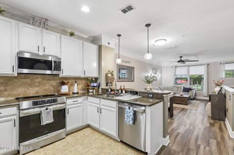 9823 Tapestry Park Circle #303, Jacksonville FL - photo 12 of 31