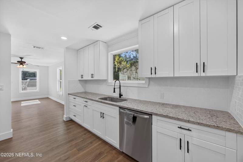 3 bedroom Single Family Residence at 4468 Englewood Ave Avenue, Englewood, Jacksonville — photo 4