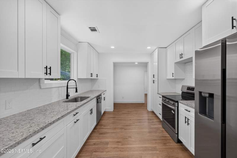 3 bedroom Single Family Residence at 4468 Englewood Ave Avenue, Englewood, Jacksonville — photo 5