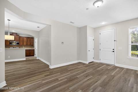 6163 Clearsky Drive, Jacksonville FL - photo 7 of 34