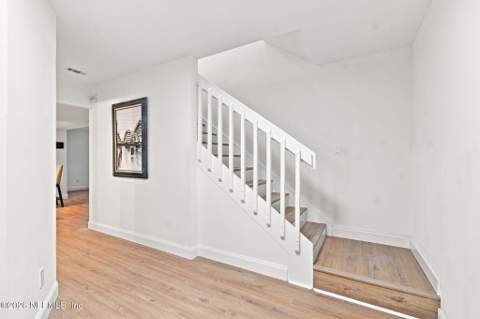 5245 Tree Way Lane, Jacksonville FL - photo 7 of 41