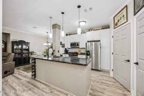 7800 Point Meadows Drive #413, Jacksonville FL - photo 10 of 47