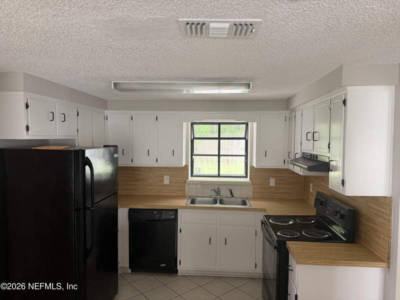 3 bedroom Single Family Residence at 8672 Hammondwood Road, Country Creek, Jacksonville — photo 2