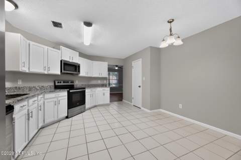 12183 Safeshelter Drive, Jacksonville FL - photo 13 of 30