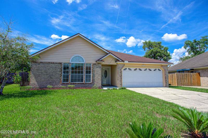 3 bedroom Single Family Residence at 7975 Macinnes Drive, Highland Lakes, Jacksonville — photo 3