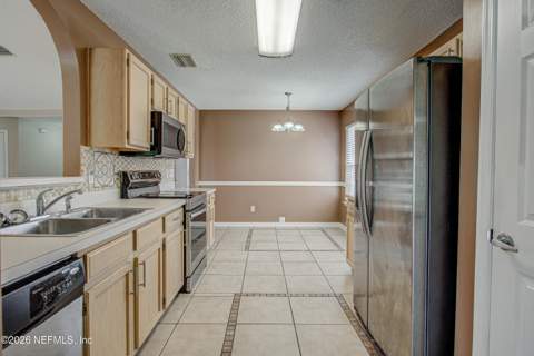 7975 Macinnes Drive, Jacksonville FL - photo 13 of 47