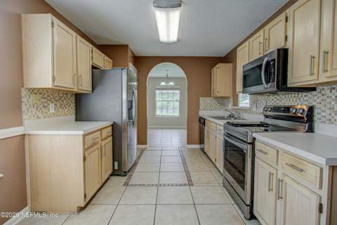 7975 Macinnes Drive, Jacksonville FL - photo 16 of 47