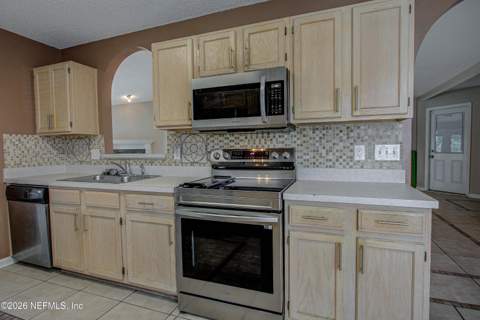 7975 Macinnes Drive, Jacksonville FL - photo 17 of 47
