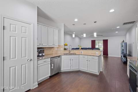 1350 River Hills Circle, Jacksonville FL - photo 9 of 29