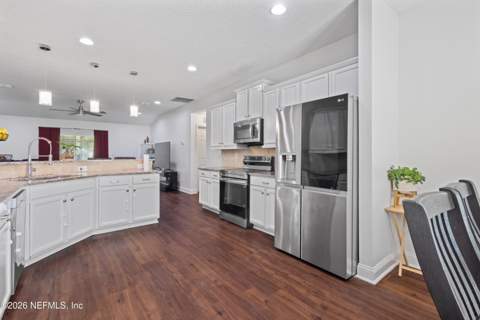 1350 River Hills Circle, Jacksonville FL - photo 8 of 29