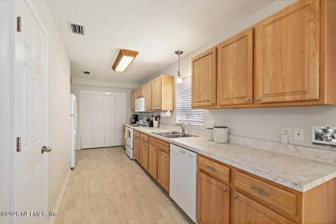 132 Hopkins Street, Neptune Beach FL - photo 13 of 59