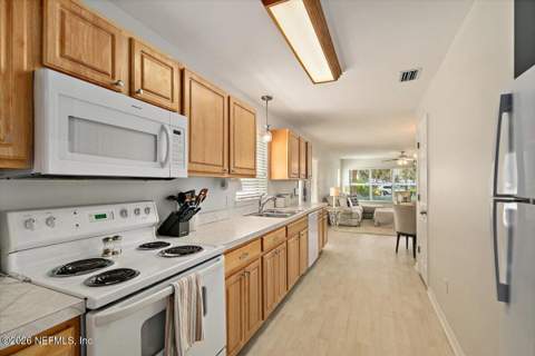 132 Hopkins Street, Neptune Beach FL - photo 12 of 59