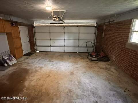 8457 San Ardo Drive, Jacksonville FL - photo 24 of 32