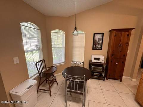 9026 Bridgecreek Drive, Jacksonville FL - photo 7 of 32