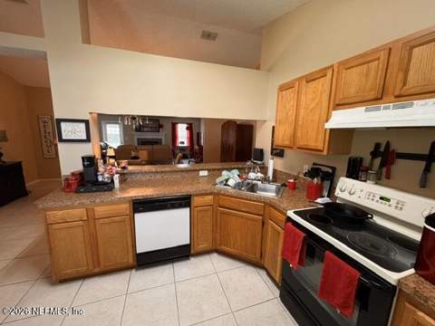 9026 Bridgecreek Drive, Jacksonville FL - photo 6 of 32