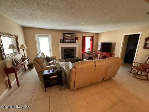 9026 Bridgecreek Drive, Jacksonville FL - photo 9 of 32