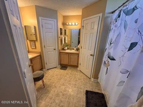 9026 Bridgecreek Drive, Jacksonville FL - photo 11 of 32