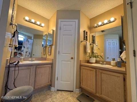 9026 Bridgecreek Drive, Jacksonville FL - photo 13 of 32