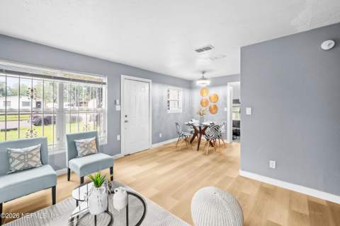4104 Leonard Circle, Jacksonville FL - photo 7 of 34