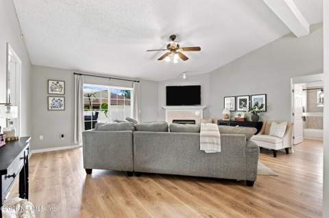 12143 Silver Saddle Drive, Jacksonville FL - photo 12 of 38