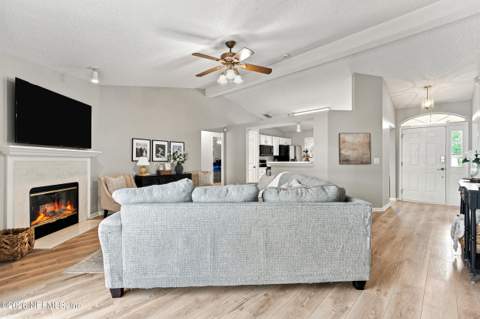 12143 Silver Saddle Drive, Jacksonville FL - photo 13 of 38