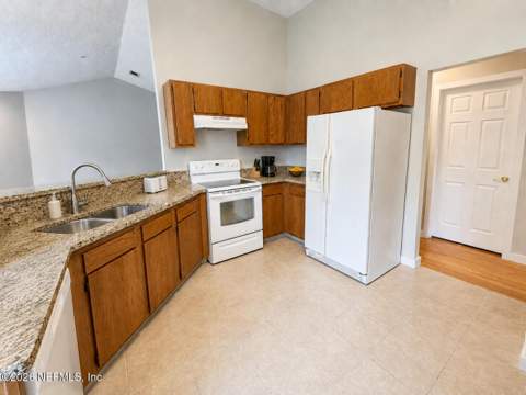 13214 Hartwell Drive, Jacksonville FL - photo 7 of 15