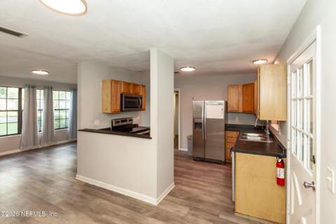2233 La Valle Drive, Jacksonville FL - photo 15 of 57