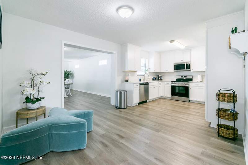 3 bedroom Single Family Residence at 6221 Ashwood Lane, Lake Lucina, Jacksonville — photo 5