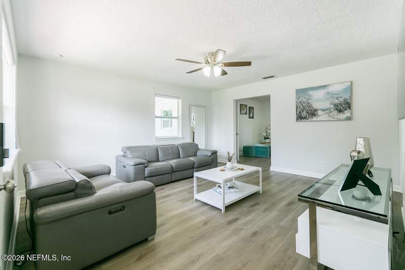 3 bedroom Single Family Residence at 6221 Ashwood Lane, Lake Lucina, Jacksonville — photo 3