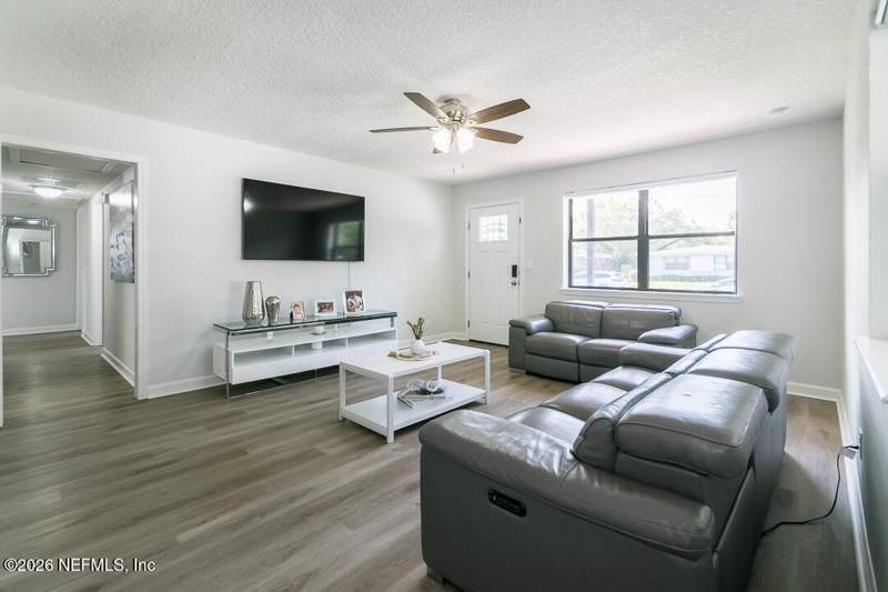 3 bedroom Single Family Residence at 6221 Ashwood Lane, Lake Lucina, Jacksonville — photo 4