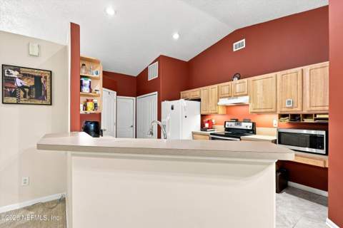 8168 Leafcrest Drive, Jacksonville FL - photo 8 of 25