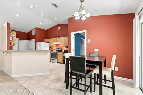 8168 Leafcrest Drive, Jacksonville FL - photo 9 of 25