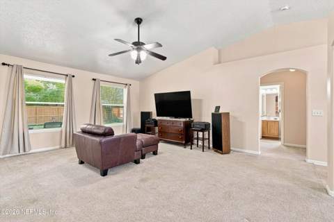 8168 Leafcrest Drive, Jacksonville FL - photo 10 of 25