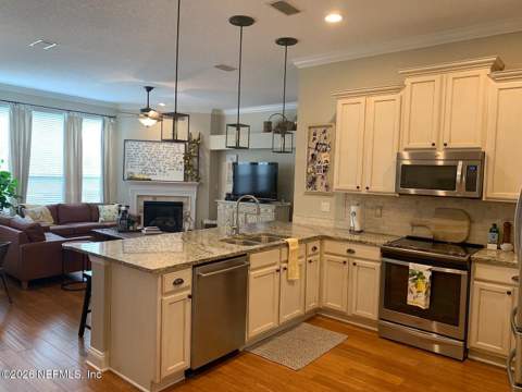 14698 Starratt Creek Drive, Jacksonville FL - photo 7 of 37