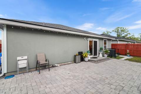 8360 Hewitt Street, Jacksonville FL - photo 9 of 26