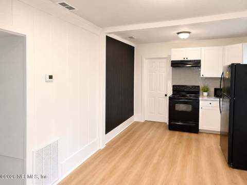 2860 Wickwire Street, Jacksonville FL - photo 6 of 14