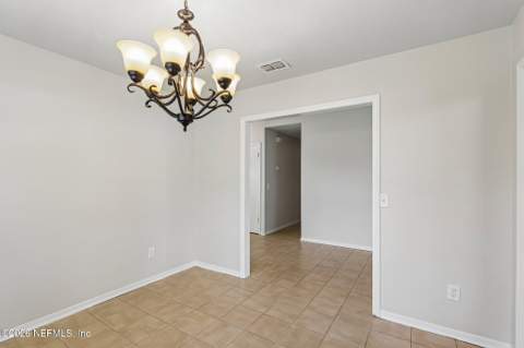 8446 Sand Point Drive, Jacksonville FL - photo 12 of 36