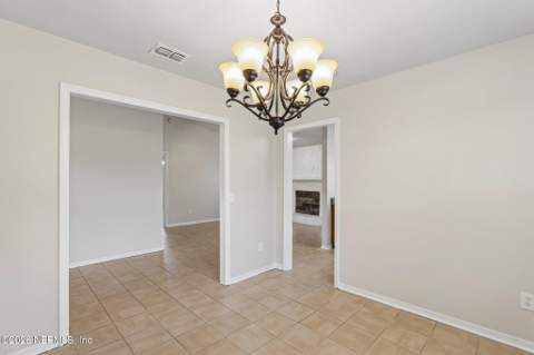 8446 Sand Point Drive, Jacksonville FL - photo 13 of 36
