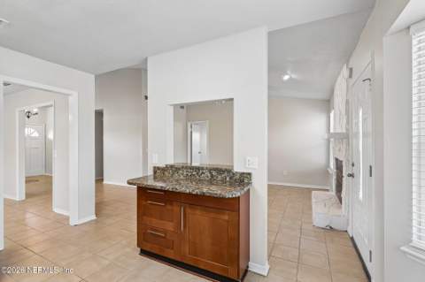 8446 Sand Point Drive, Jacksonville FL - photo 16 of 36