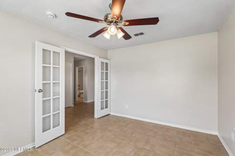8446 Sand Point Drive, Jacksonville FL - photo 19 of 36