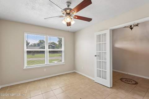 8446 Sand Point Drive, Jacksonville FL - photo 20 of 36