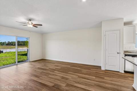 8941 Angels Landing Court, Jacksonville FL - photo 7 of 38