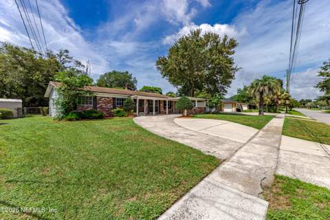 7876 Arble Drive, Jacksonville FL - photo 6 of 43