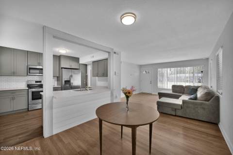 3903 Via De La Reina, Jacksonville FL - photo 9 of 36