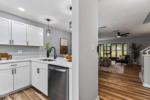 7623 Baymeadows Circle #2042, Jacksonville FL - photo 8 of 72